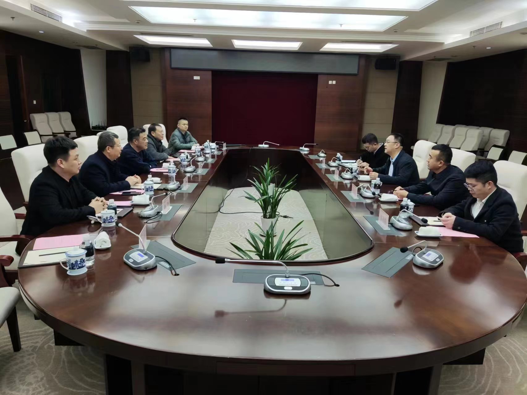 乌海市副市长王继平一行到qy千亿股份调研领导 (3).jpg 乌海市副市长王继平一行到qy千亿股份调研领导 (3).jpg