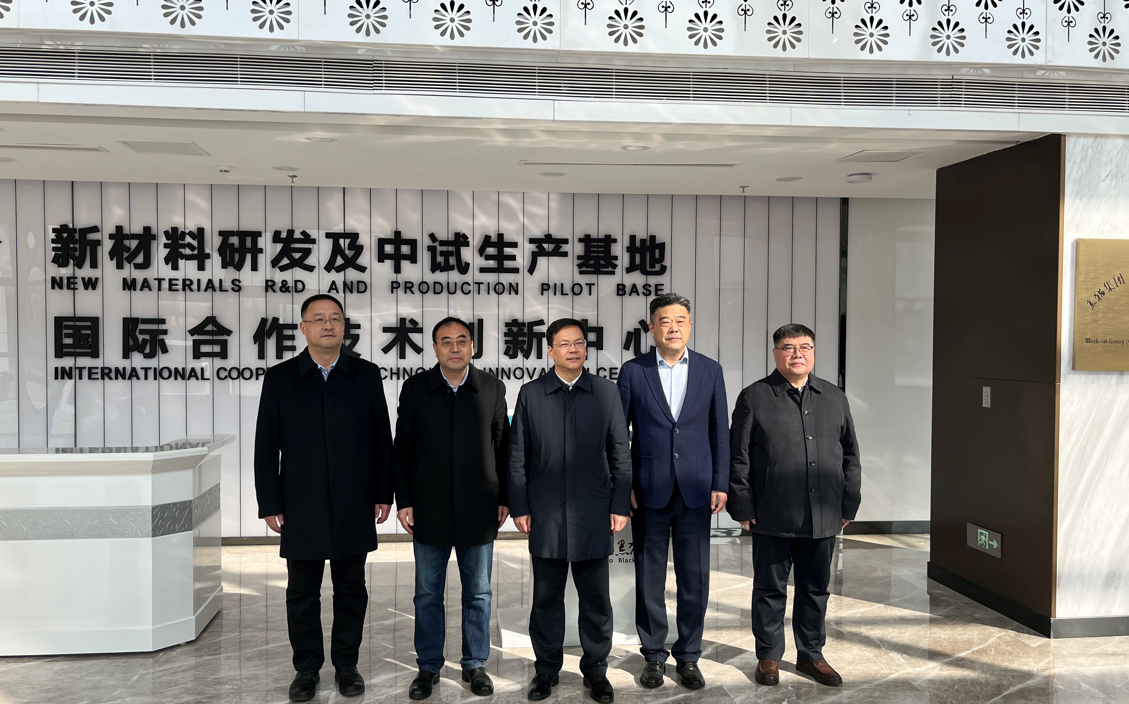 乌海市市委辅导一行至通辽qy千亿钻研院调查 (1).jpg 乌海市市委辅导一行至通辽qy千亿钻研院调查 (1).jpg