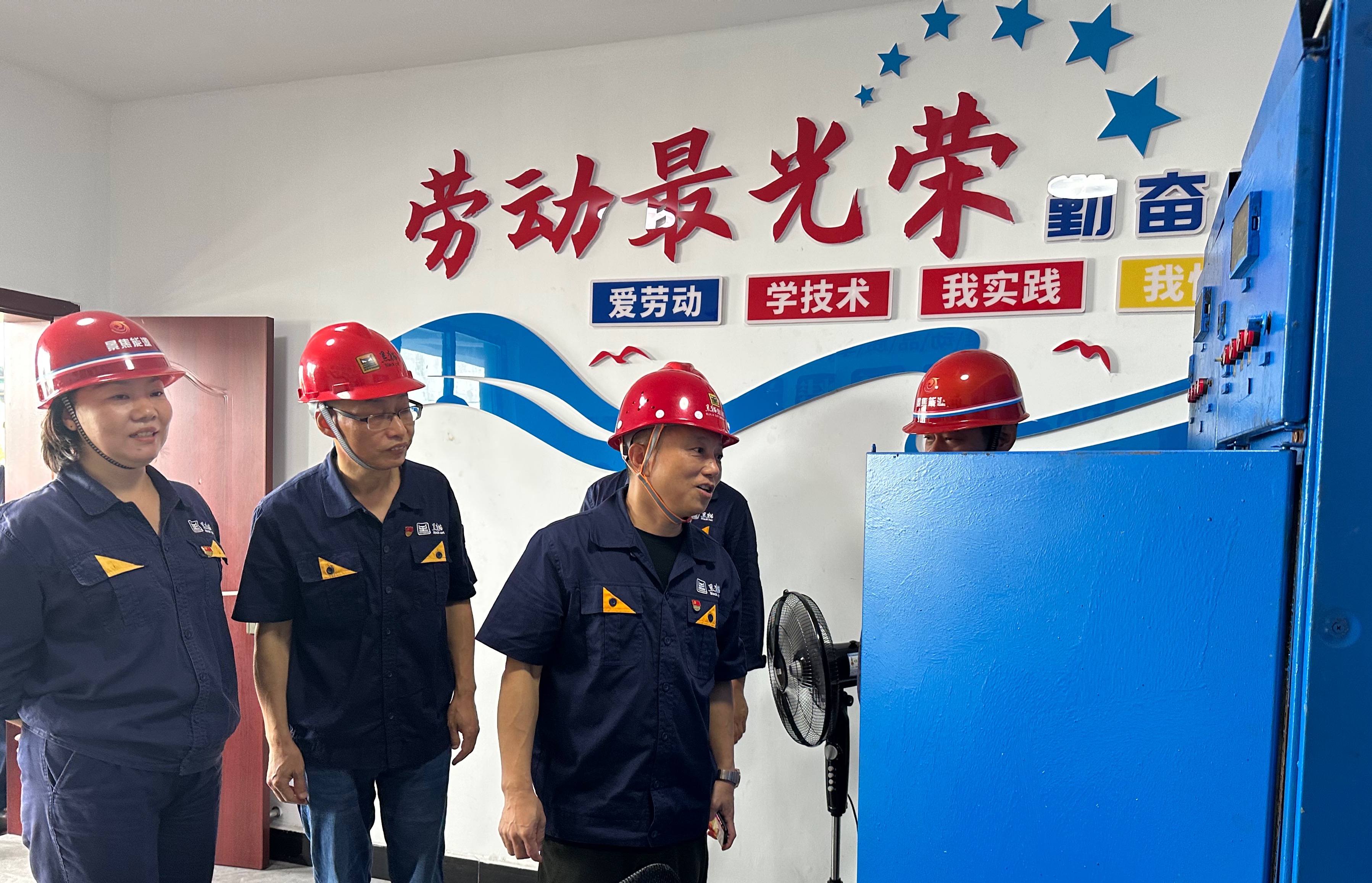 景焦能源公司进行qy千亿集团劳动技术实训基地揭牌典礼 (1).jpg