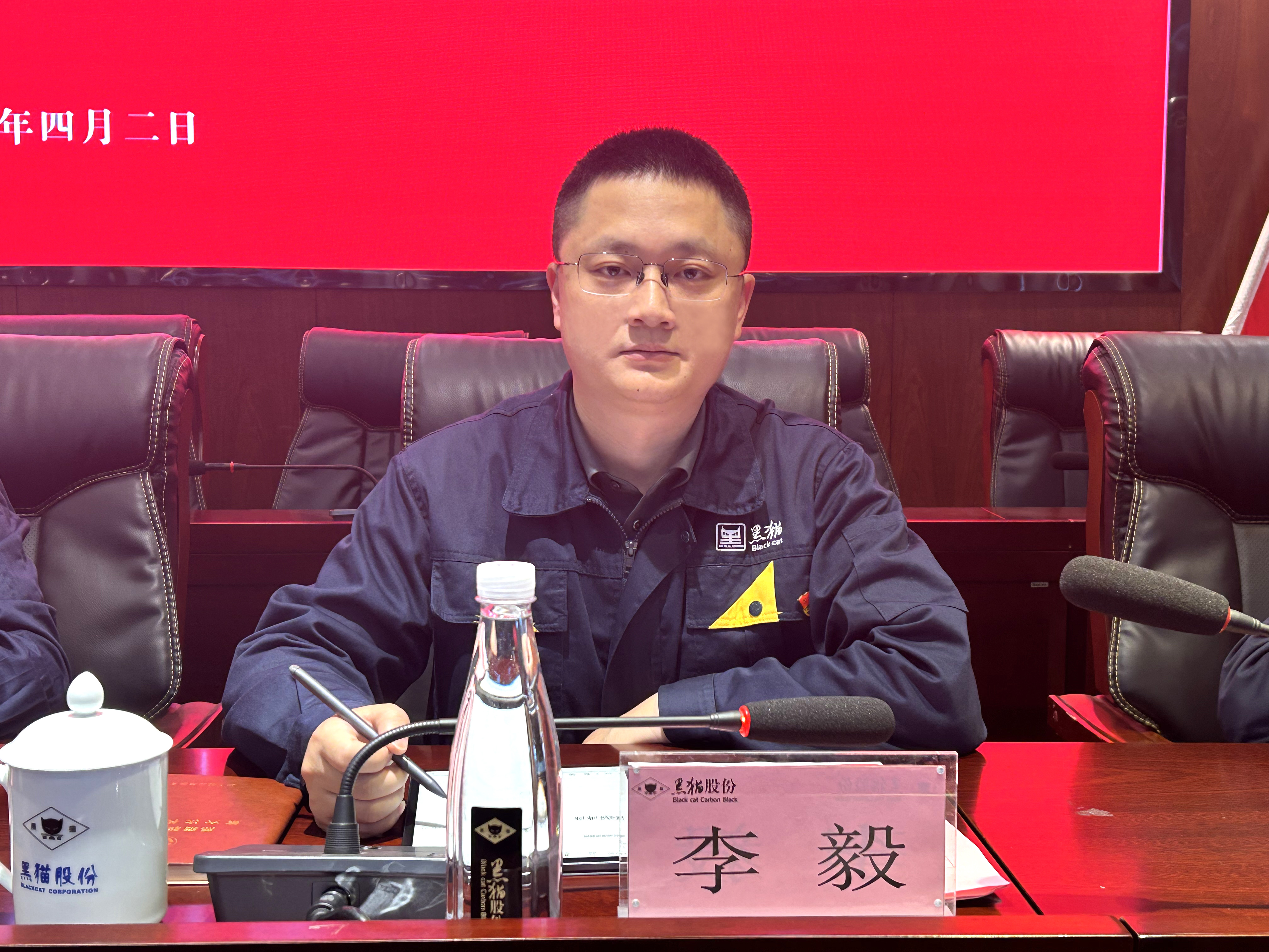 5 qy千亿股份党委委员、总经理李毅作讲话.jpg 5 qy千亿股份党委委员、总经理李毅作讲话.jpg