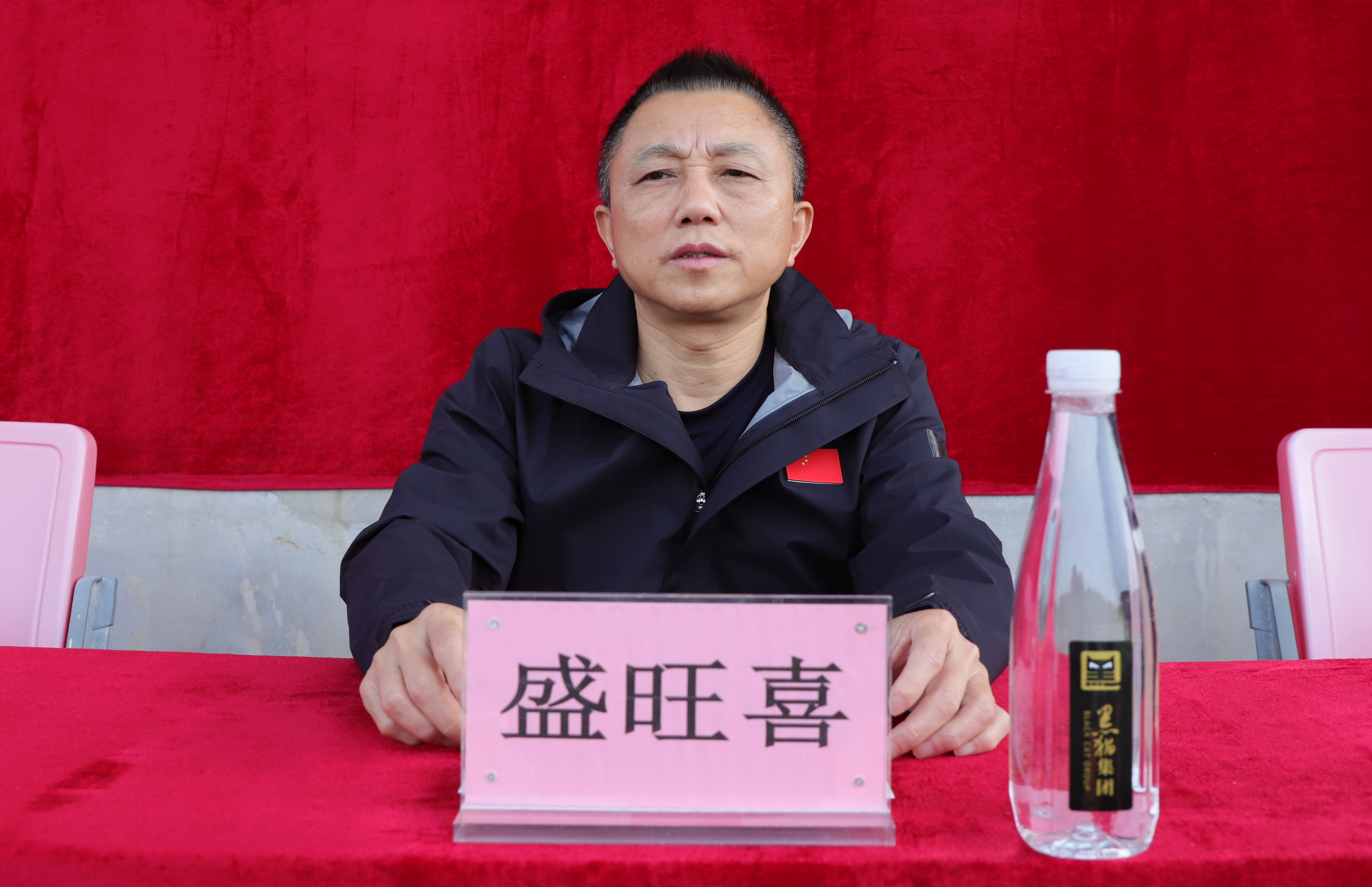 图2 盛旺喜旁观角逐.jpg 图2 盛旺喜旁观角逐.jpg