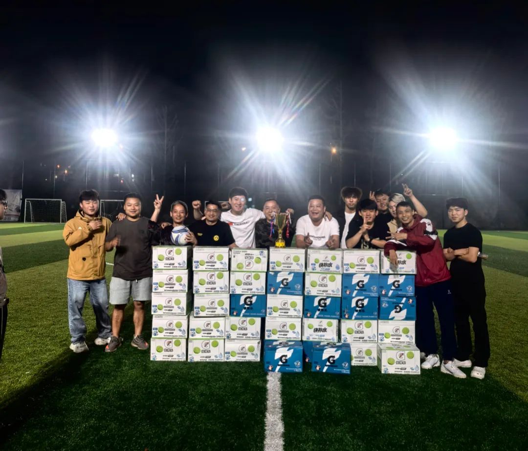 qy千亿集团足球队合影2.jpg qy千亿集团足球队合影2.jpg