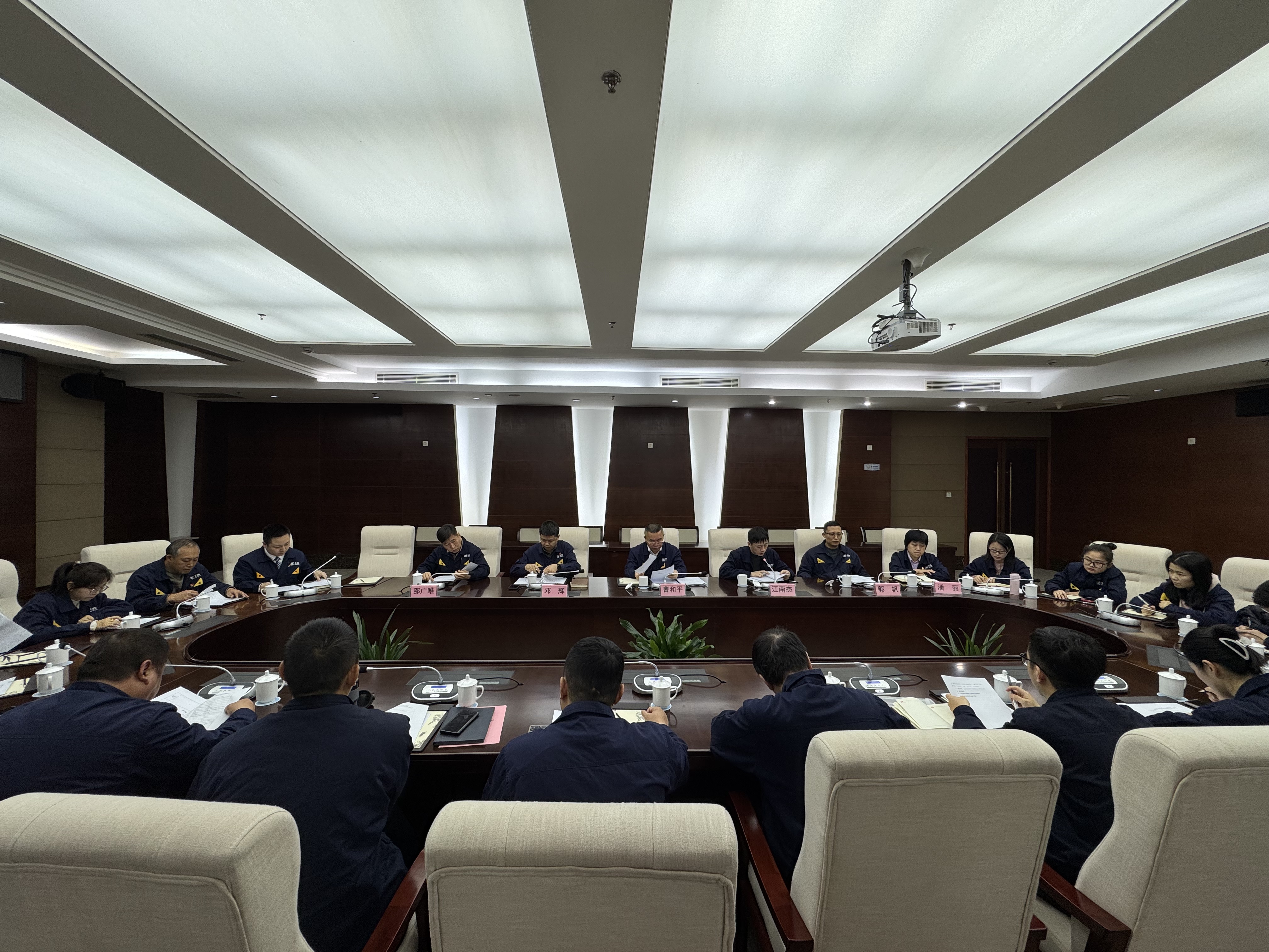 会议现场.jpg 会议现场.jpg