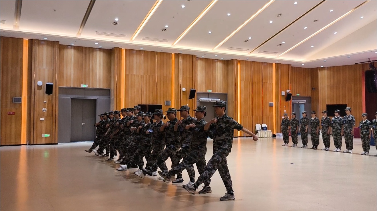 军训现场02.jpg 军训现场02.jpg