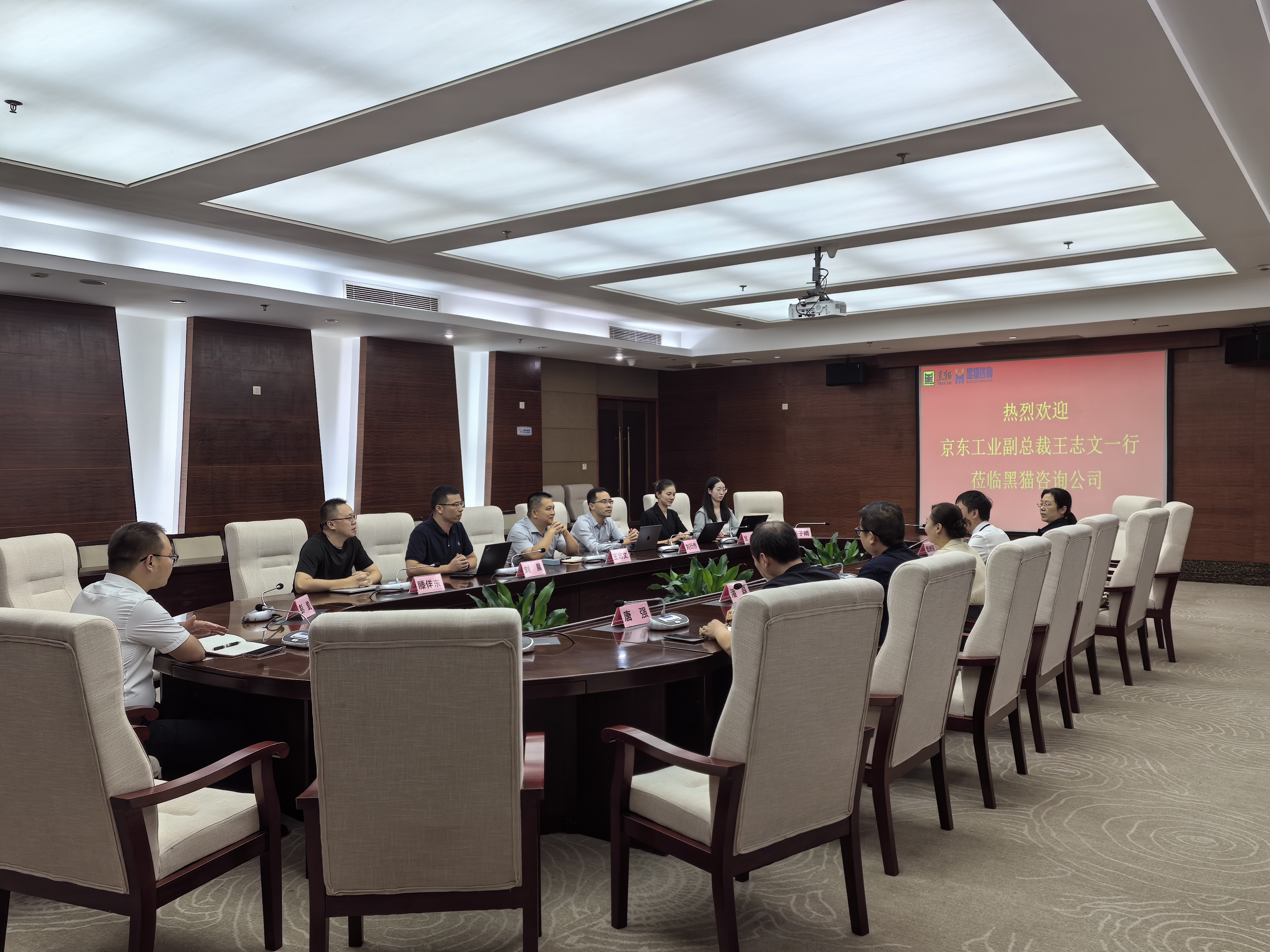 座谈会现场.jpg 座谈会现场.jpg