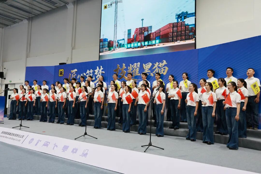 640?from=appmsg&wx_fmt=jpeg#imgIndex=3 合唱团演唱《前进吧!qy千亿集团》.jpg