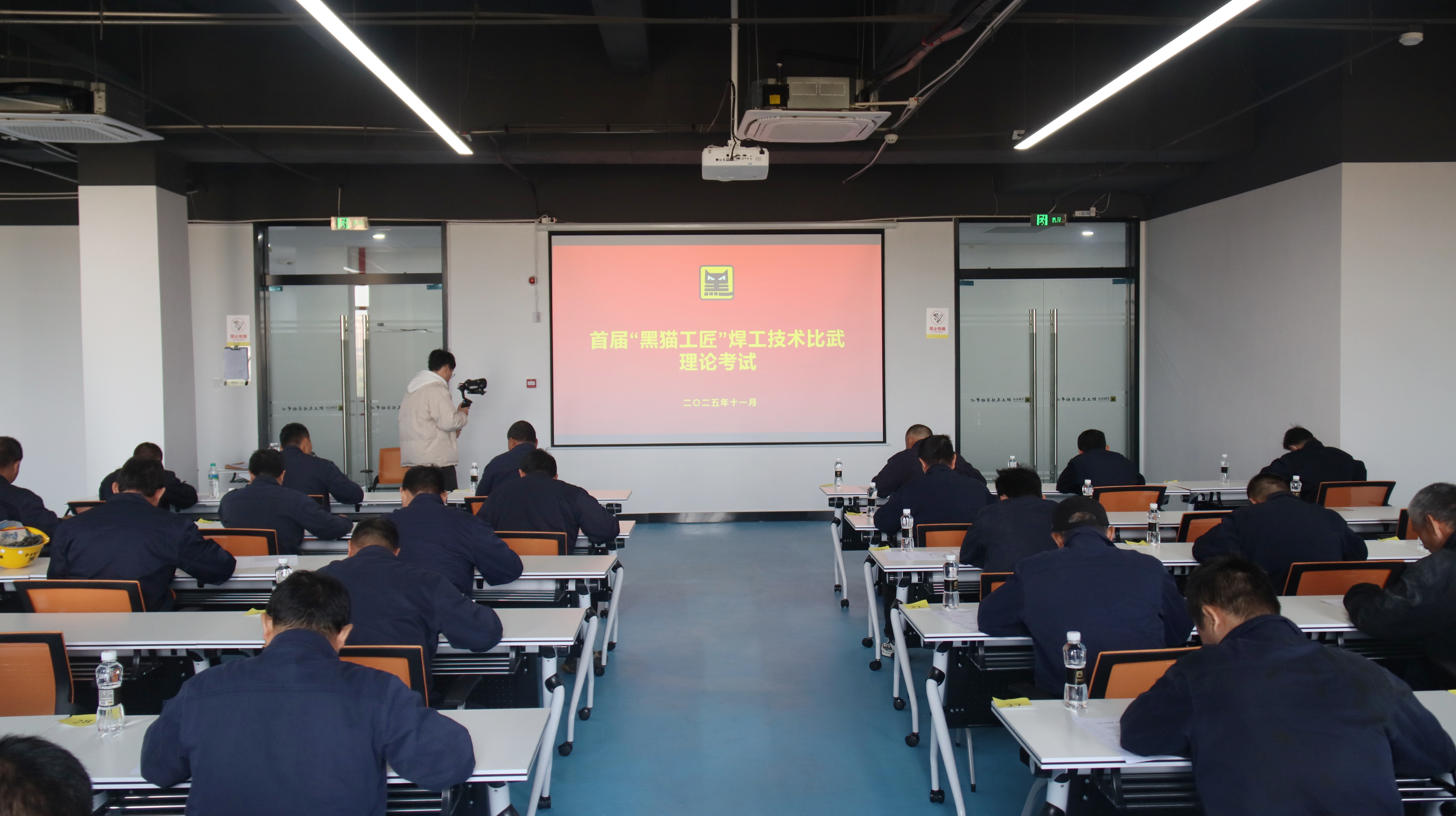 笔试现场.jpg 笔试现场.jpg