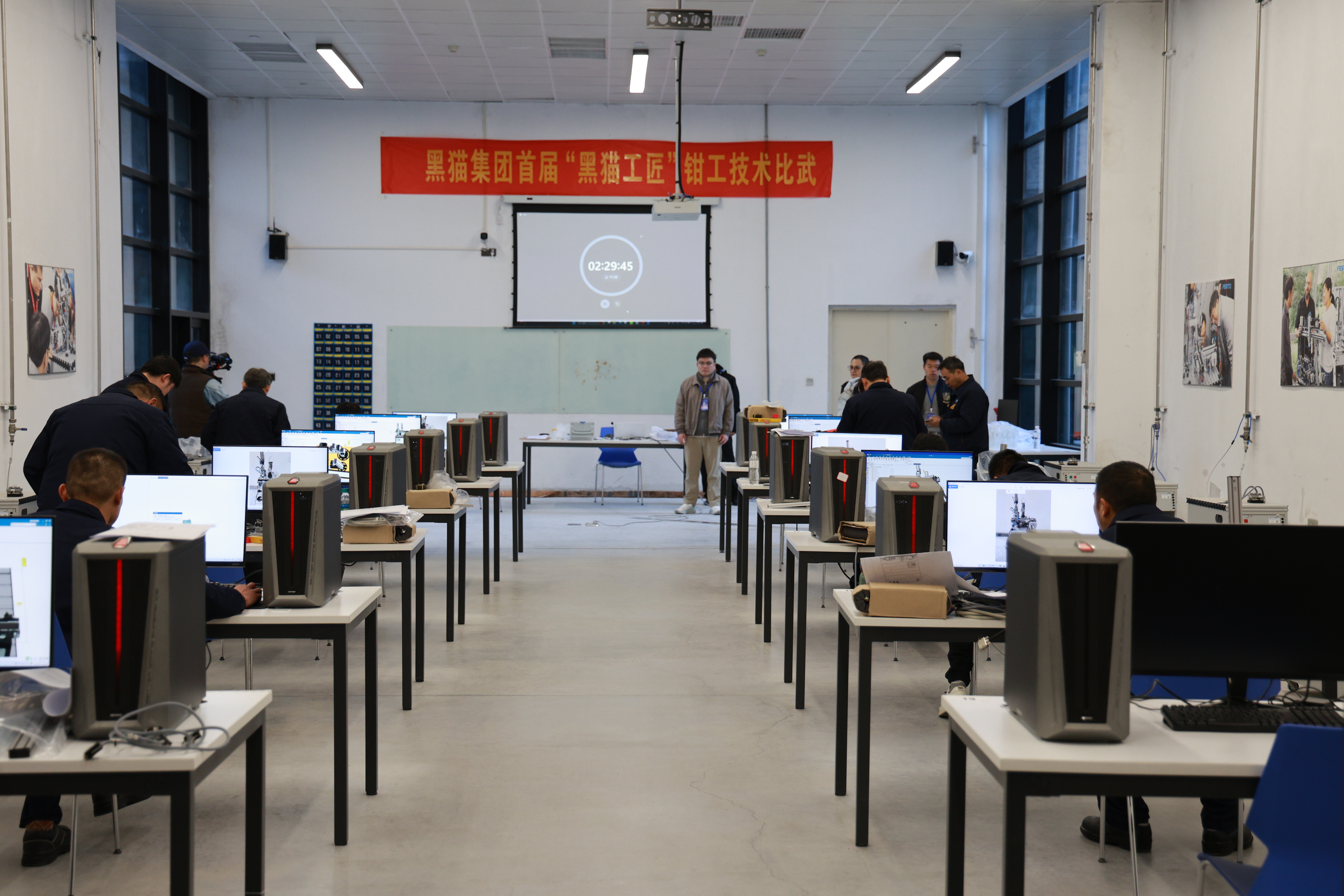 图1 笔试现场.jpg 图1 笔试现场.jpg