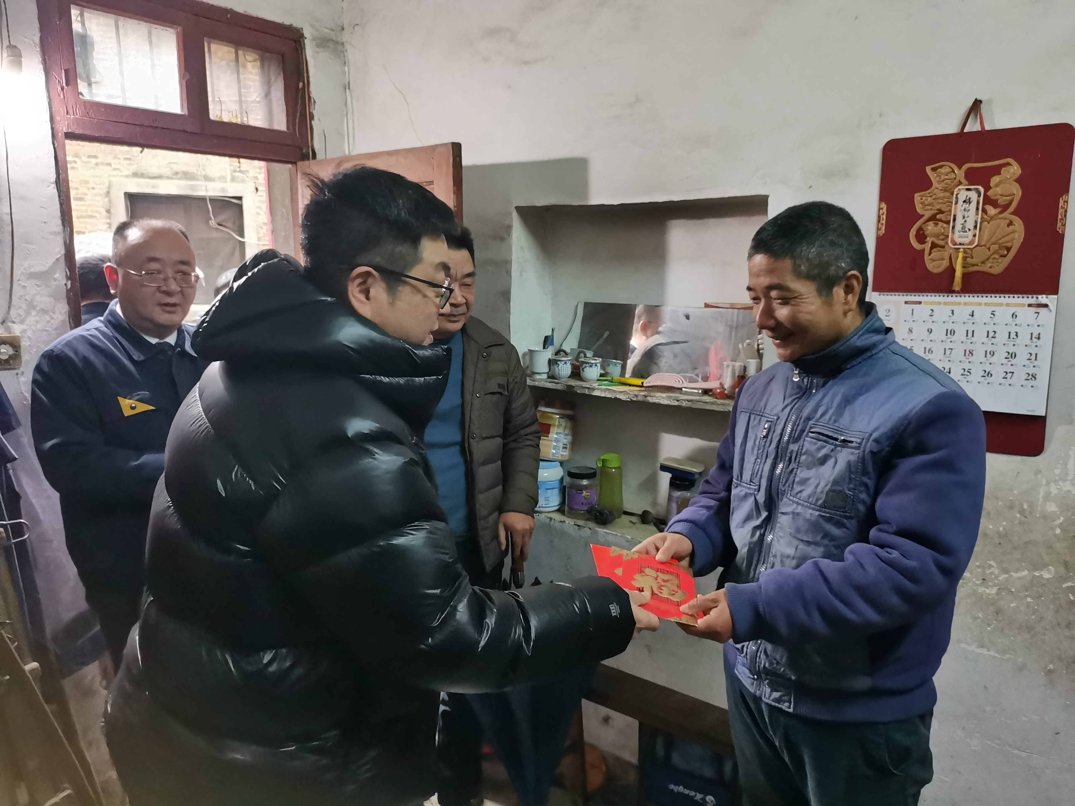 袁凯慰问.png